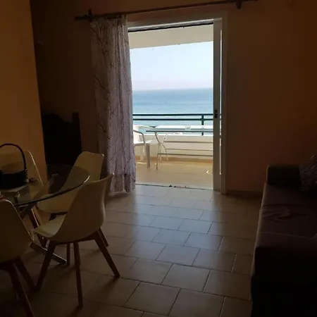 Corfu 87 アパート グリファダ